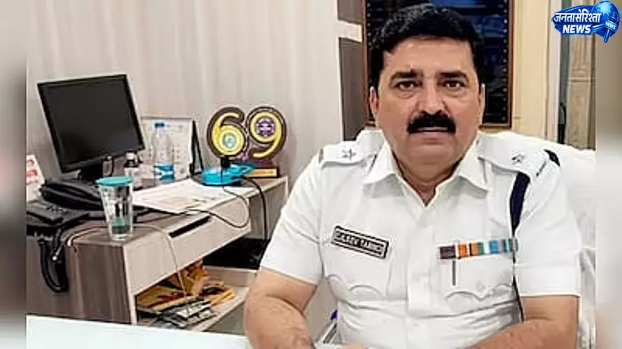 ED ने कोलकाता पुलिस DCP शांतनु बिस्वास को धोखाधड़ी और जबरन वसूली मामले में किया गिरफ्तार ED ने कोलकाता पुलिस DCP शांतनु बिस्वास को धोखाधड़ी और जबरन वसूली मामले में किया गिरफ्तार