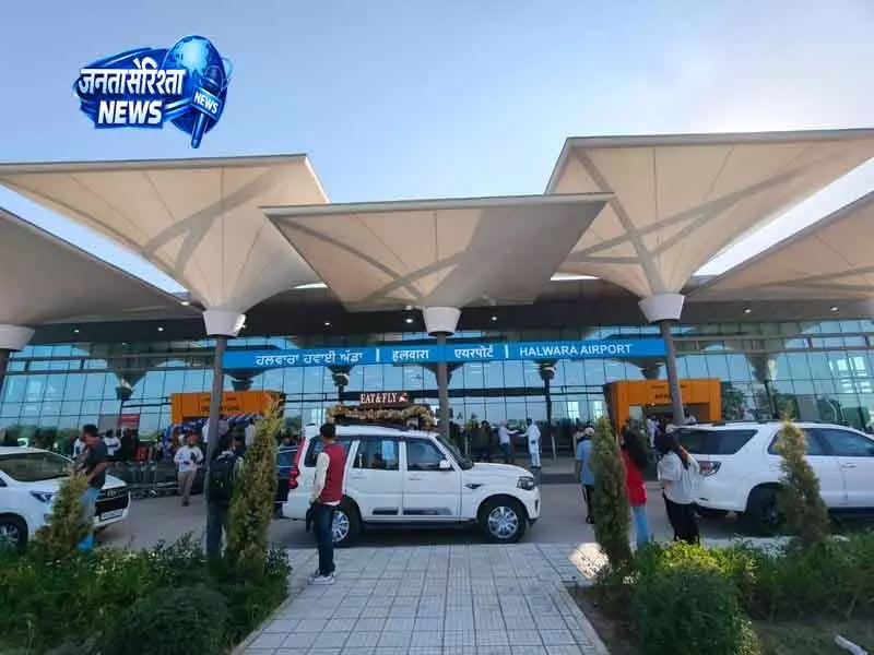 Ludhiana में नई एयर कनेक्टिविटी, पहली फ्लाइट ने ली लैंडिंग Ludhiana में नई एयर कनेक्टिविटी, पहली फ्लाइट ने ली लैंडिंग