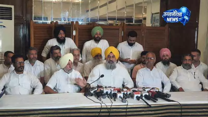 Amritsar नगर निगम चुनाव में दखल: मजीठिया ने AAP और SAD को घेरा Amritsar नगर निगम चुनाव में दखल: मजीठिया ने AAP और SAD को घेरा
