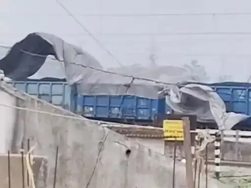 कोरबा में बड़ा रेल हादसा टला, मालगाड़ी रोकी गई कोरबा में बड़ा रेल हादसा टला, मालगाड़ी रोकी गई
