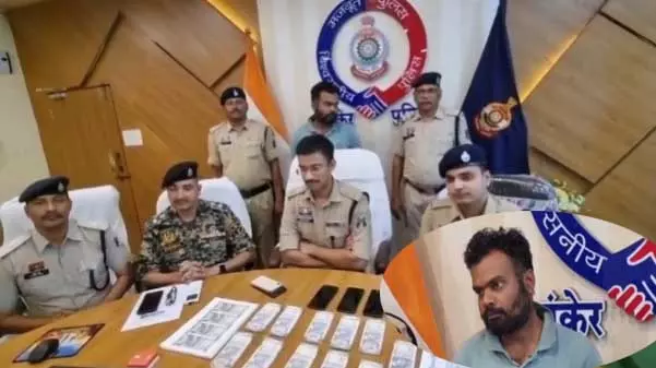 नकली नोटों के साथ कांकेर में संदिग्ध गिरफ्तार, साढ़े 6 लाख फेक करेंसी बरामद नकली नोटों के साथ कांकेर में संदिग्ध गिरफ्तार, साढ़े 6 लाख फेक करेंसी बरामद