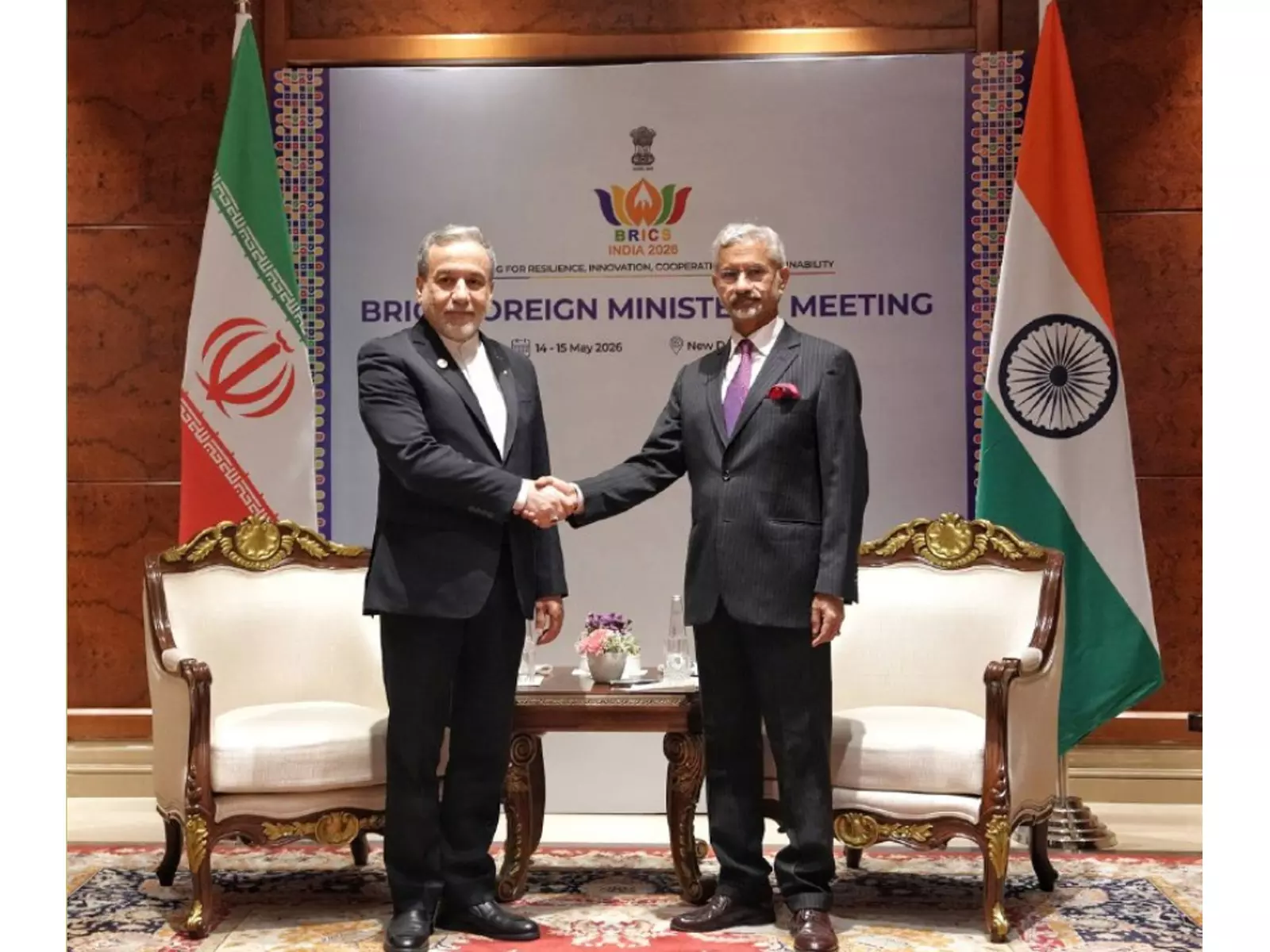 विदेश मंत्री जयशंकर और ईरान के विदेश मंत्री अराघची ने BRICS के इतर द्विपक्षीय बैठक की विदेश मंत्री जयशंकर और ईरान के विदेश मंत्री अराघची ने BRICS के इतर द्विपक्षीय बैठक की