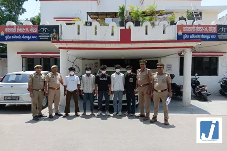 लिफ्ट देकर लूटपाट करने वाले गिरोह का पर्दाफाश, 5 बदमाश गिरफ्तार लिफ्ट देकर लूटपाट करने वाले गिरोह का पर्दाफाश, 5 बदमाश गिरफ्तार