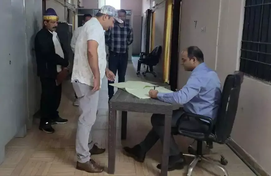 Champawat: औचक निरीक्षण में लघु सिंचाई विभाग में अनुपस्थित मिले कर्मचारी Champawat: औचक निरीक्षण में लघु सिंचाई विभाग में अनुपस्थित मिले कर्मचारी