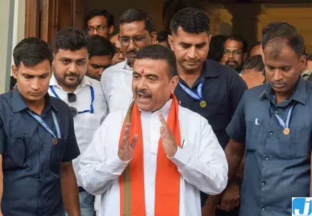 आरजी कर मामले में बड़ा एक्शन, पूर्व पुलिस कमिश्नर समेत तीन IPS अधिकारी सस्पेंड आरजी कर मामले में बड़ा एक्शन, पूर्व पुलिस कमिश्नर समेत तीन IPS अधिकारी सस्पेंड