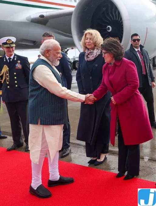 प्रधानमंत्री नरेंद्र मोदी पहुंचे नीदरलैंड प्रधानमंत्री नरेंद्र मोदी पहुंचे नीदरलैंड