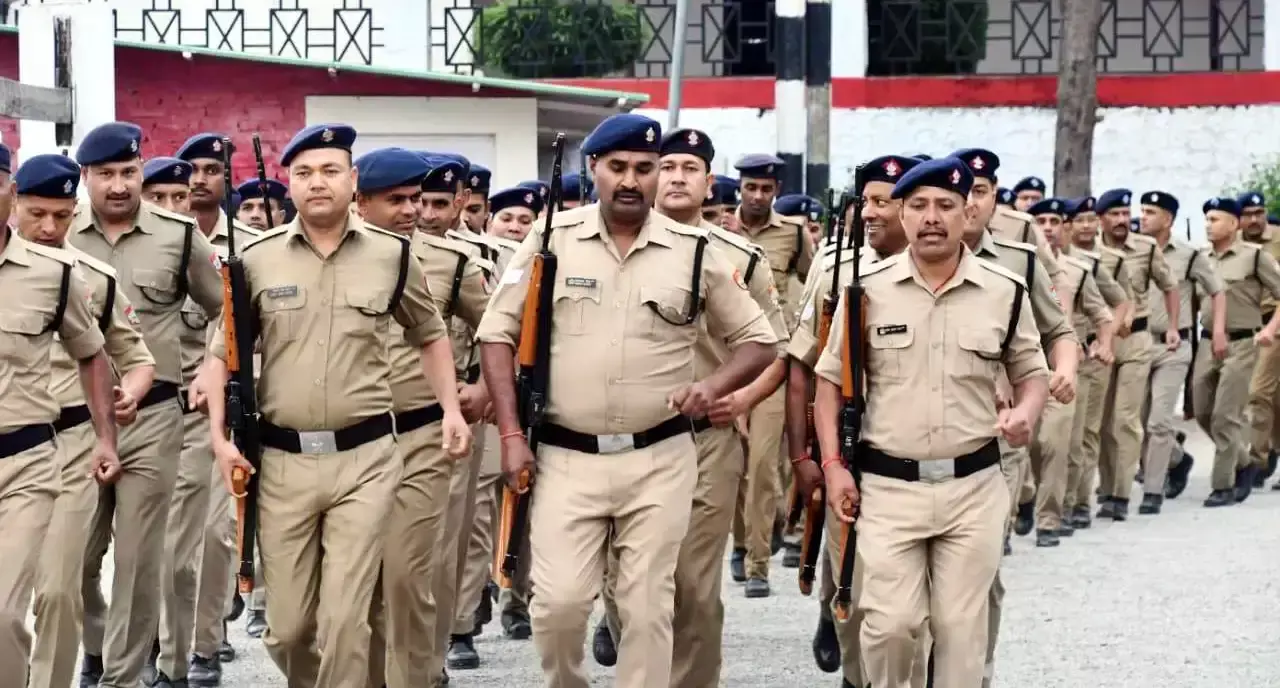 Nainital: परेड में उत्कृष्ट कार्य करने वाले पुलिसकर्मी सम्मानित Nainital: परेड में उत्कृष्ट कार्य करने वाले पुलिसकर्मी सम्मानित