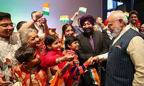 5 दिन का दौरा: PM Modi का नीदरलैंड में शानदार स्वागत 5 दिन का दौरा: PM Modi का नीदरलैंड में शानदार स्वागत