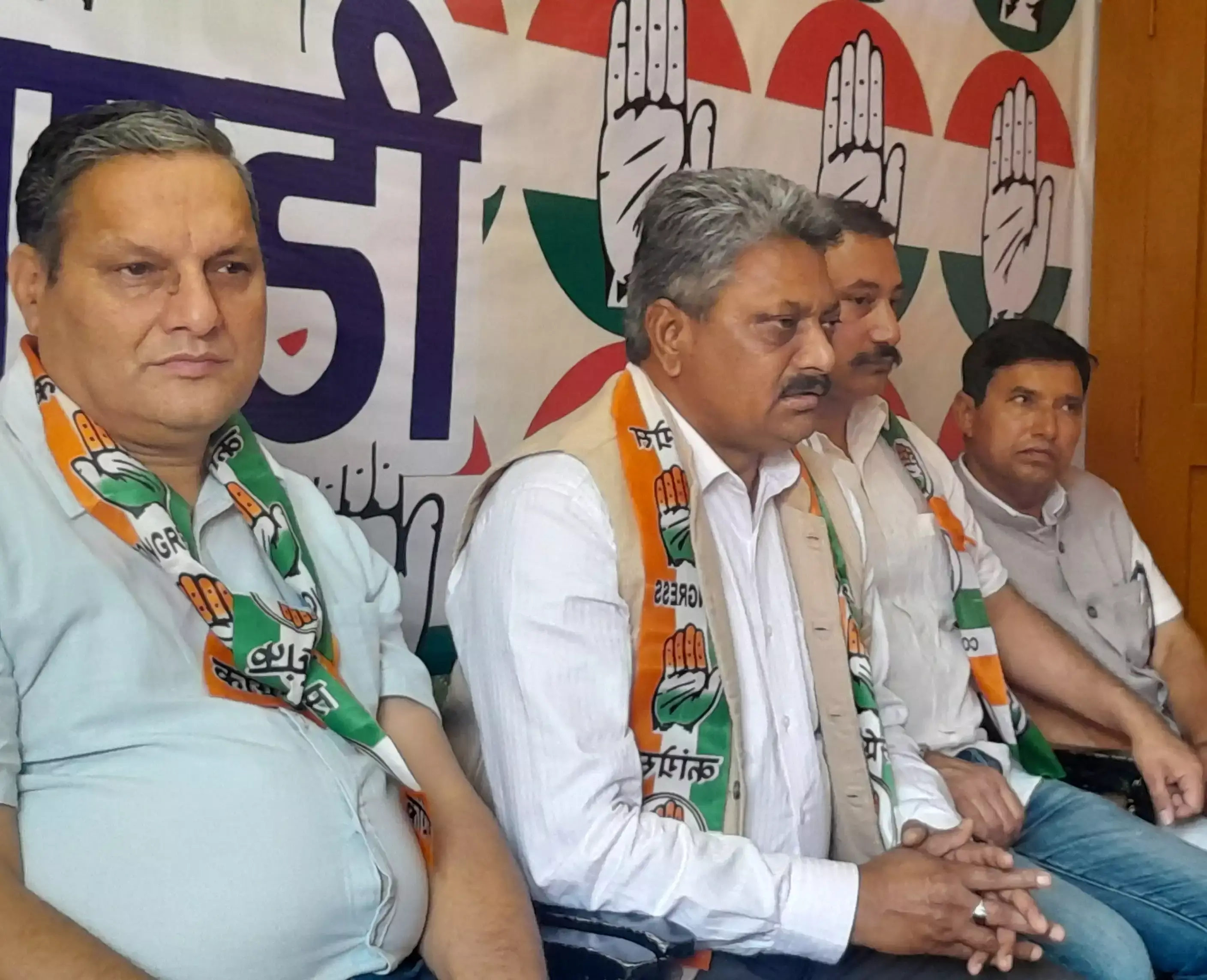 Mandi: सुरेश कुमार ने केंद्र सरकार पर साधा निशाना, पेट्रोलियम दाम बढ़ोतरी पर विपक्ष का विरोध Mandi: सुरेश कुमार ने केंद्र सरकार पर साधा निशाना, पेट्रोलियम दाम बढ़ोतरी पर विपक्ष का विरोध