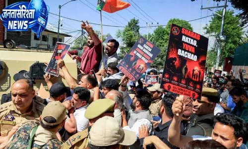 Srinagar में बीजेपी का विरोध, घाटी में शराब प्रतिबंध की अपील