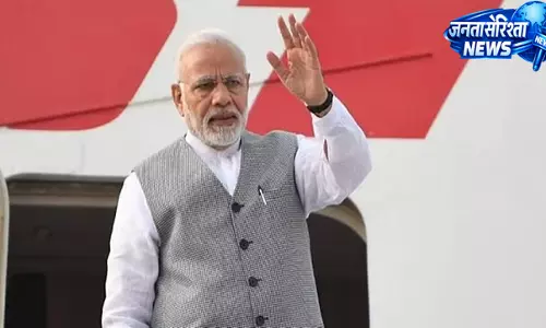 विदेश यात्रा पर टैक्स लगाने की खबरें झूठी: PM Modi ने किया खंडन