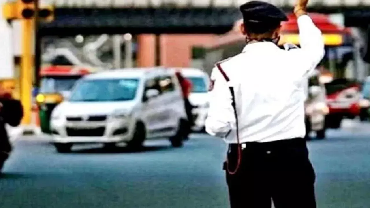 Jaipur: प्रदूषण कम करने को जयपुर पुलिस का अभियान Jaipur: प्रदूषण कम करने को जयपुर पुलिस का अभियान