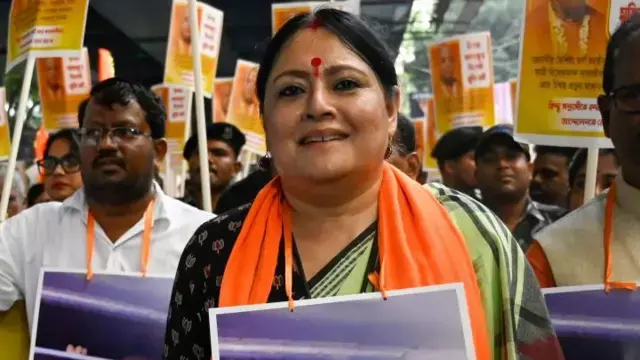 Kolkata: विधानसभा क्षेत्र पहुंचने पर कार्यकर्ताओं ने किया स्वागत Kolkata: विधानसभा क्षेत्र पहुंचने पर कार्यकर्ताओं ने किया स्वागत