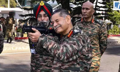 भारतीय सेना प्रमुख की PAK को चेतावनी, सख्त लहजे में कही ये बात भारतीय सेना प्रमुख की PAK को चेतावनी, सख्त लहजे में कही ये बात