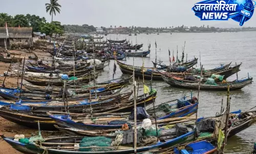 Odisha : चिल्का झील क्षेत्र में ईंधन संकट से मछुआरों की आजीविका पर संकट