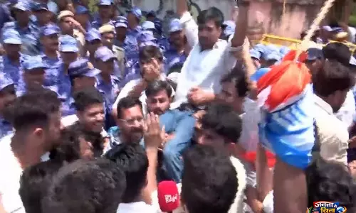 दिल्ली: NEET UG 2026 पेपर लीक मामले में NTA दफ्तर के बाहर NSUI का प्रदर्शन दिल्ली: NEET UG 2026 पेपर लीक मामले में NTA दफ्तर के बाहर NSUI का प्रदर्शन