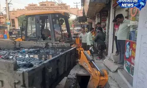 मानसून से पहले 40 किलोमीटर लंबे नालों की सफाई तेज मानसून से पहले 40 किलोमीटर लंबे नालों की सफाई तेज