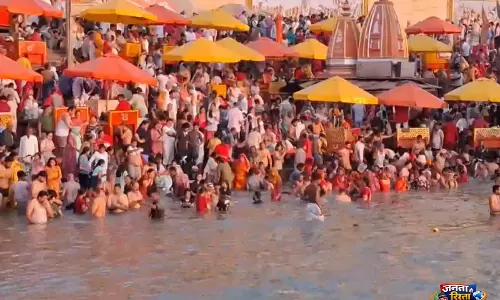 Uttarakhand: हरिद्वार में शनि अमावस्या के अवसर पर श्रद्धालुओं ने गंगा में पवित्र स्नान किया Uttarakhand: हरिद्वार में शनि अमावस्या के अवसर पर श्रद्धालुओं ने गंगा में पवित्र स्नान किया