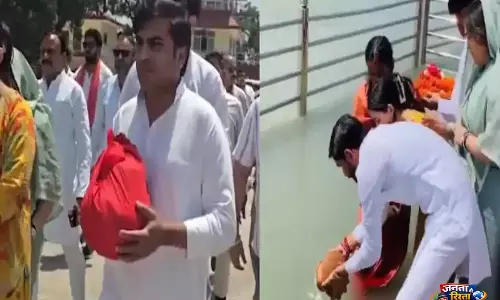 Prateek Yadav की अस्थियां हरिद्वार में गंगा में विसर्जित, परिवार और करीबी रहे मौजूद Prateek Yadav की अस्थियां हरिद्वार में गंगा में विसर्जित, परिवार और करीबी रहे मौजूद