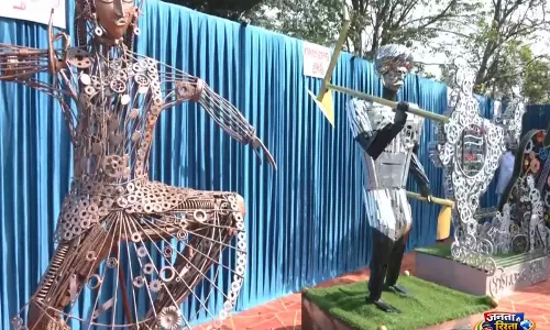 Visakhapatnam में सिंगल-यूज़ प्लास्टिक के खिलाफ जागरूकता के लिए ‘स्वर्ण आंध्र स्वच्छ आंध्र’ कार्यक्रम आयोजित Visakhapatnam में सिंगल-यूज़ प्लास्टिक के खिलाफ जागरूकता के लिए ‘स्वर्ण आंध्र स्वच्छ आंध्र’ कार्यक्रम आयोजित