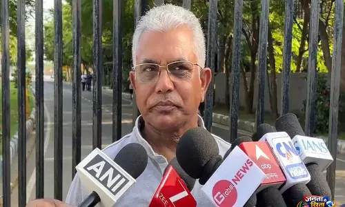 FIR पर सियासत तेज, दिलीप घोष ने TMC नेताओं पर लगाए तानाशाही के आरोप FIR पर सियासत तेज, दिलीप घोष ने TMC नेताओं पर लगाए तानाशाही के आरोप