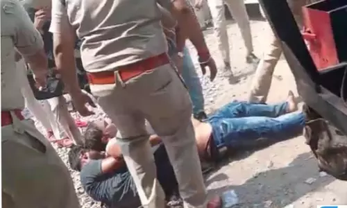 CG: सफाई कर्मियों पर पुलिस का बल प्रयोग, कई घायल