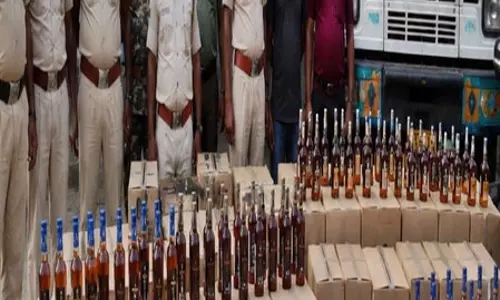 शराब तस्करी पर बड़ी कार्रवाई, 40 लाख की विदेशी शराब जब्त शराब तस्करी पर बड़ी कार्रवाई, 40 लाख की विदेशी शराब जब्त