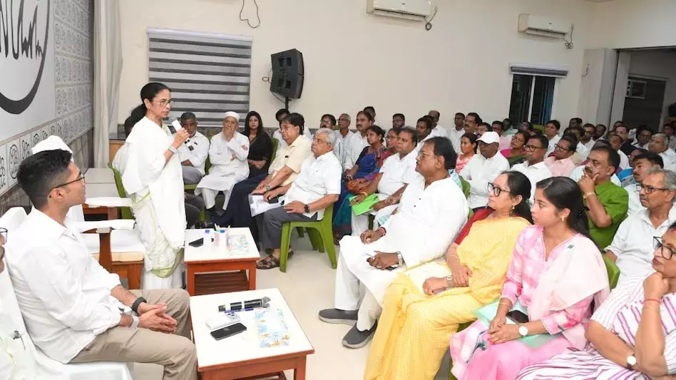 TMC नेता-कार्यकर्ताओं को ममता ने दिया फ्री हैंड, छोड़ सकते है पार्टी नहीं रोकूंगी TMC नेता-कार्यकर्ताओं को ममता ने दिया फ्री हैंड, छोड़ सकते है पार्टी नहीं रोकूंगी