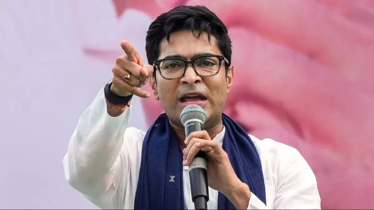 धमकी मामले में अभिषेक बनर्जी की हो सकती है गिरफ्तारी, शुभेंदु सरकार की पुलिस एक्शन में धमकी मामले में अभिषेक बनर्जी की हो सकती है गिरफ्तारी, शुभेंदु सरकार की पुलिस एक्शन में
