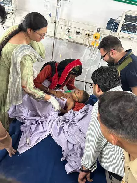 होशियारपुर: 9 घंटे के रेस्क्यू ऑपरेशन के बाद बोरवेल में गिरे बच्चे को सकुशल निकाला गया होशियारपुर: 9 घंटे के रेस्क्यू ऑपरेशन के बाद बोरवेल में गिरे बच्चे को सकुशल निकाला गया