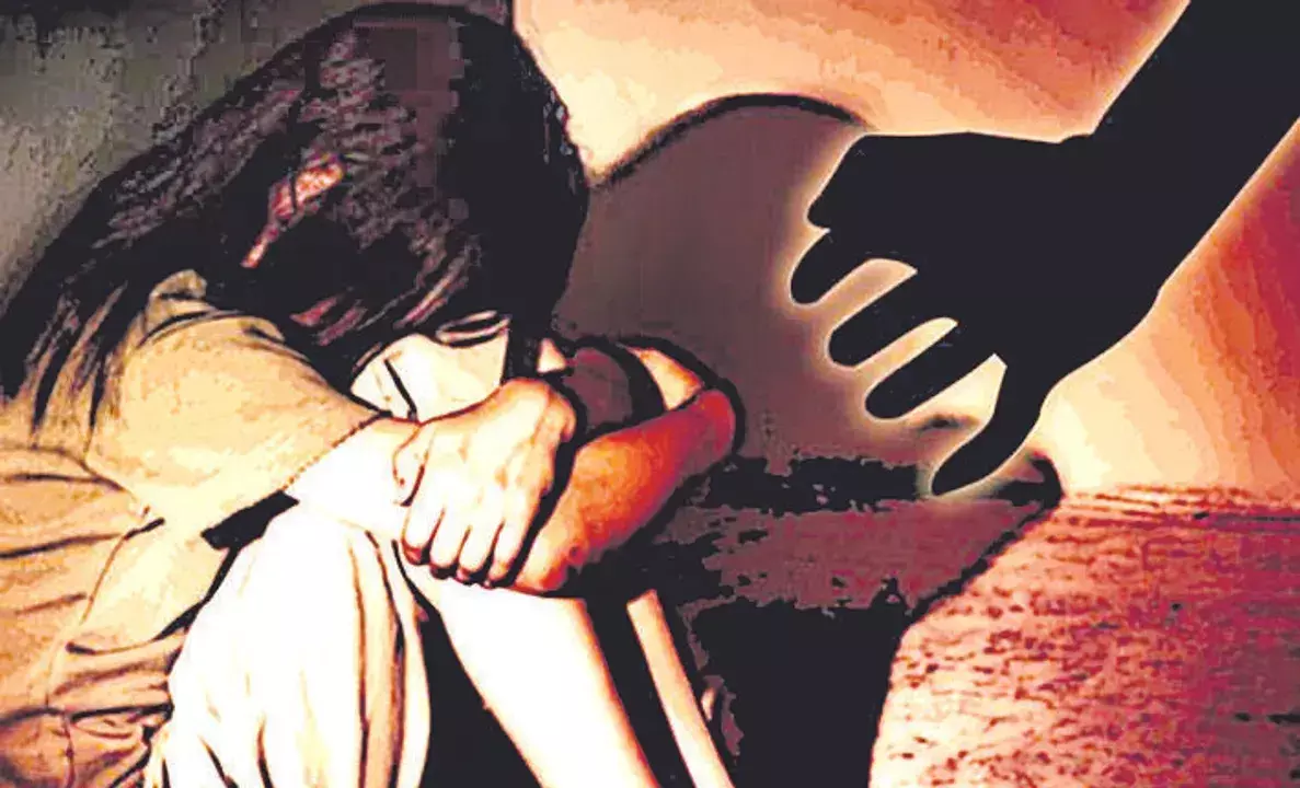 Odisha : मयूरभंज में एक रिश्तेदार ने नाबालिग लड़की के साथ रेप किया और उसे प्रेग्नेंट कर दिया Odisha : मयूरभंज में एक रिश्तेदार ने नाबालिग लड़की के साथ रेप किया और उसे प्रेग्नेंट कर दिया