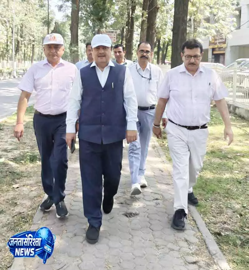 Kurukshetra VC ने यूनिवर्सिटी में निजी गाड़ियों के कम इस्तेमाल की अपील की Kurukshetra VC ने यूनिवर्सिटी में निजी गाड़ियों के कम इस्तेमाल की अपील की
