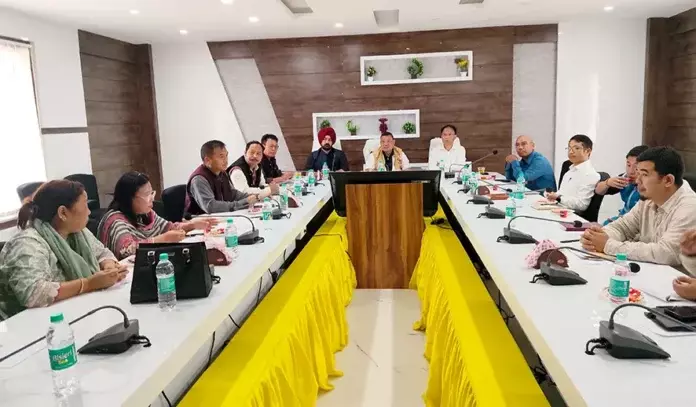 DoTCL ने विकास गतिविधियों की प्रगति की समीक्षा की DoTCL ने विकास गतिविधियों की प्रगति की समीक्षा की