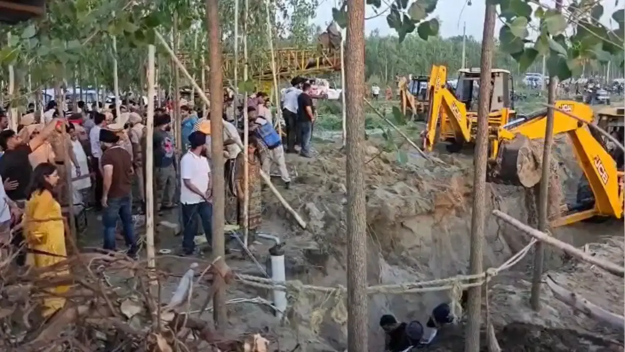 Punjab: होशियारपुर हादसे से इलाके में चिंता का माहौल Punjab: होशियारपुर हादसे से इलाके में चिंता का माहौल