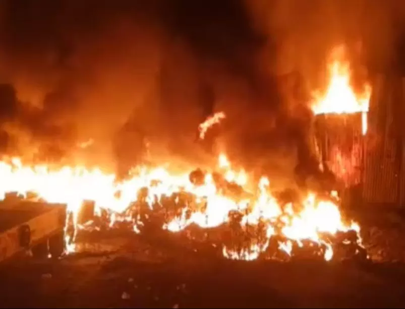 Jammu: अग्निकांड में व्यापारियों को बड़ा झटका, भीषण अग्निकांड में संपत्ति राख Jammu: अग्निकांड में व्यापारियों को बड़ा झटका, भीषण अग्निकांड में संपत्ति राख