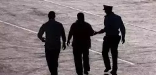Jammu : सेब आपूर्ति के नाम पर 5 लाख की ठगी का आरोपी 10 साल बाद अनंतनाग से गिरफ्तार Jammu : सेब आपूर्ति के नाम पर 5 लाख की ठगी का आरोपी 10 साल बाद अनंतनाग से गिरफ्तार