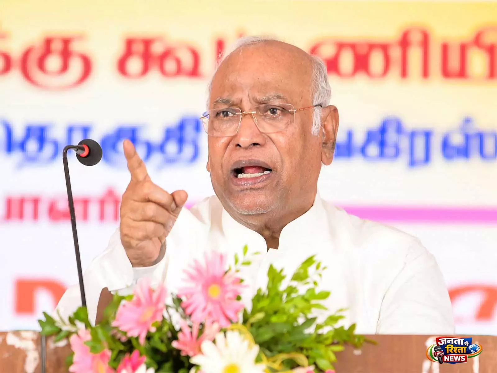 NEET अभ्यर्थी की आत्महत्या मामले में खरगे का केंद्र सरकार पर हमला, शिक्षा मंत्री के इस्तीफे की मांग NEET अभ्यर्थी की आत्महत्या मामले में खरगे का केंद्र सरकार पर हमला, शिक्षा मंत्री के इस्तीफे की मांग