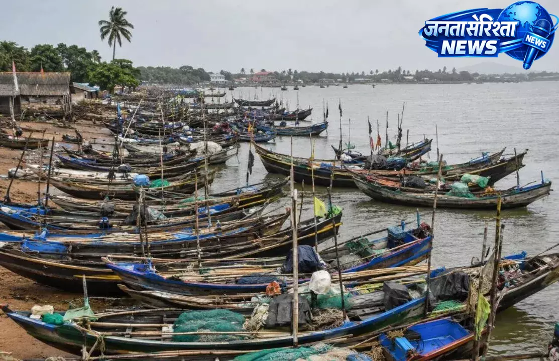 Odisha : चिल्का झील क्षेत्र में ईंधन संकट से मछुआरों की आजीविका पर संकट Odisha : चिल्का झील क्षेत्र में ईंधन संकट से मछुआरों की आजीविका पर संकट
