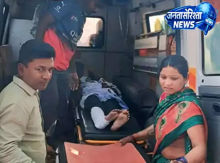 परीक्षा देने जा रही छात्रा को तेज रफ्तार बाइक ने मारी टक्कर, पैर टूटा परीक्षा देने जा रही छात्रा को तेज रफ्तार बाइक ने मारी टक्कर, पैर टूटा