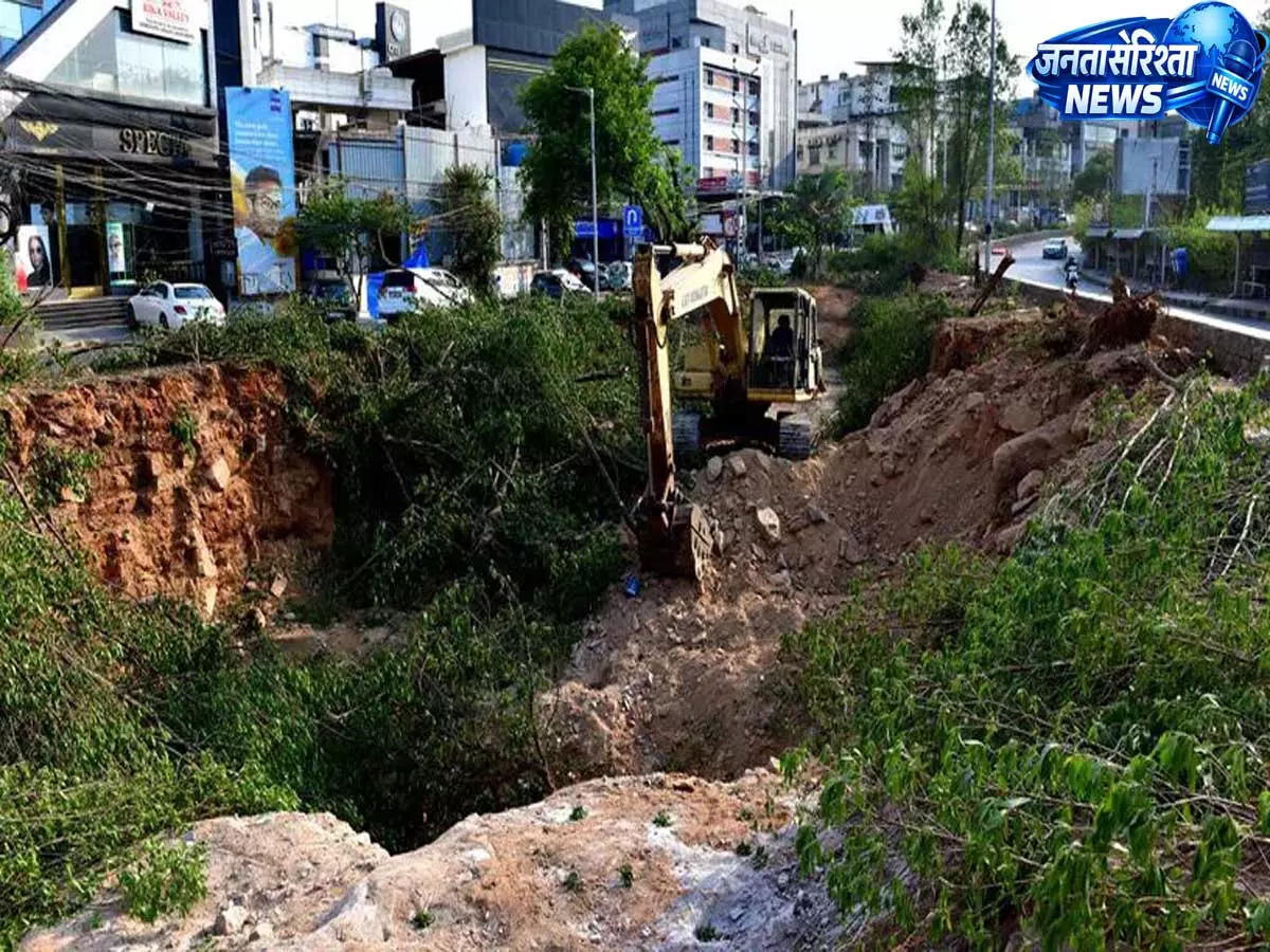 Hyderabad: केबीआर पार्क के आसपास फ्लाईओवर के लिए करीब 2,000 पेड़ काटे गए Hyderabad: केबीआर पार्क के आसपास फ्लाईओवर के लिए करीब 2,000 पेड़ काटे गए