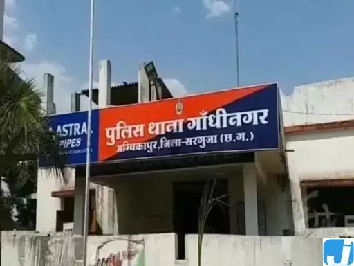 शादी समारोह में विवाद के बाद युवक ने की आत्महत्या, तीन युवकों पर मामला दर्ज शादी समारोह में विवाद के बाद युवक ने की आत्महत्या, तीन युवकों पर मामला दर्ज