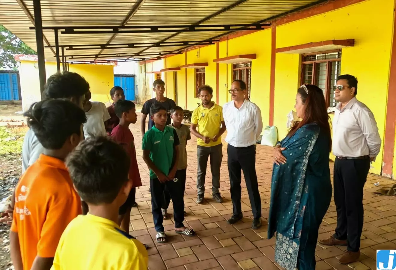 बस्तर के पहले आवासीय खेल अकादमी की तैयारी तेज, खेल संचालक ने तैयारियों का लिया जायजा बस्तर के पहले आवासीय खेल अकादमी की तैयारी तेज, खेल संचालक ने तैयारियों का लिया जायजा
