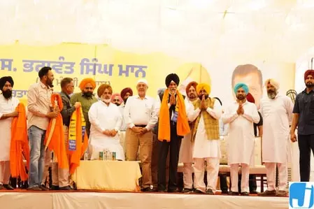 आम आदमी पार्टी में शामिल हुए पंजाब के पूर्व मंत्री सुरजीत सिंह रखड़ा आम आदमी पार्टी में शामिल हुए पंजाब के पूर्व मंत्री सुरजीत सिंह रखड़ा