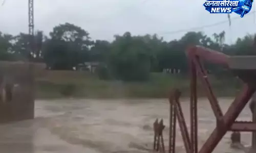 Assam: कछार में भारी बारिश के बीच जटिंगा नदी पर बना पुल ढहा, यातायात प्रभावित Assam: कछार में भारी बारिश के बीच जटिंगा नदी पर बना पुल ढहा, यातायात प्रभावित