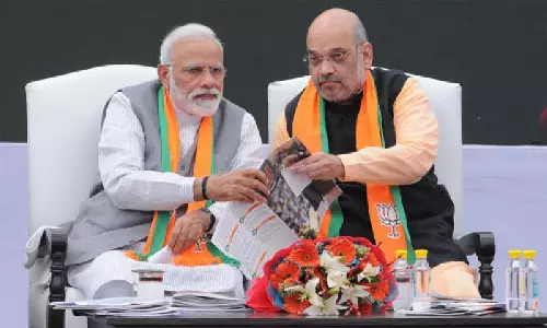 मोदी–शाह की जोड़ी पर राजनीतिक चर्चा तेज, देश की नीतियों में डुओपॉली की भूमिका को लेकर बहस मोदी–शाह की जोड़ी पर राजनीतिक चर्चा तेज, देश की नीतियों में डुओपॉली की भूमिका को लेकर बहस