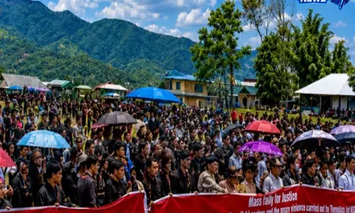 Manipur: कुकी-ज़ो समूहों ने मारे गए चर्च लीडर्स के लिए इंसाफ़ की मांग में रैलियां कीं Manipur: कुकी-ज़ो समूहों ने मारे गए चर्च लीडर्स के लिए इंसाफ़ की मांग में रैलियां कीं