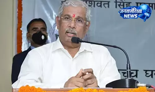 Tamil Nadu : गवर्नर की सुरक्षा गाड़ियों में कटौती, अब 10 की जगह 4 वाहन रहेंगे Tamil Nadu : गवर्नर की सुरक्षा गाड़ियों में कटौती, अब 10 की जगह 4 वाहन रहेंगे