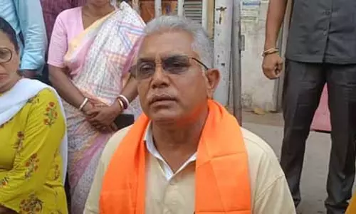 हावड़ा में चला बुलडोजर, अतिक्रमणकारियों को बंगाल के मंत्री दिलीप घोष की चेतावनी, कानून से ऊपर कोई नहीं हावड़ा में चला बुलडोजर, अतिक्रमणकारियों को बंगाल के मंत्री दिलीप घोष की चेतावनी, कानून से ऊपर कोई नहीं