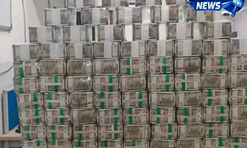 Gujarat: दाहोद में 2.56 करोड़ रुपये कैश ज़ब्त, सूरत में 93 बाल मजदूरों को बचाया Gujarat: दाहोद में 2.56 करोड़ रुपये कैश ज़ब्त, सूरत में 93 बाल मजदूरों को बचाया