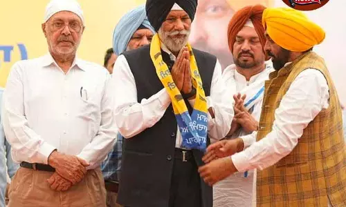 Punjab: पूर्व अकाली मंत्री सुरजीत सिंह रखड़ा AAP में शामिल हुए